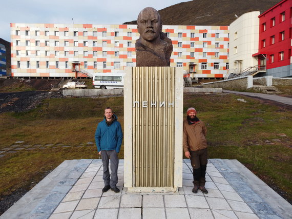 Personal file photo / Barencburg.  Bust of Lenin and us