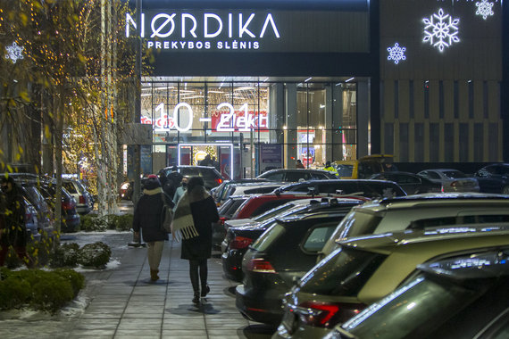 Photo by Rokas Lukoševičius / 15min / Access to Ikea and Nordika supermarkets on the eve of strict quarantine