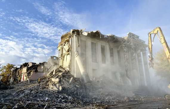 Valdas Kopūstas / 15min photo / Demolition of the columns of the Trade Union Palace