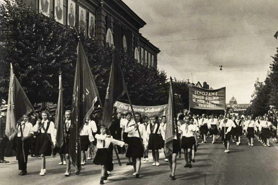 Gidas Vytis staff archive photo / 1950 student column July 21 walks Lukiškės Square at a demonstration in Vilnius and 'thanks his friend Stalin for a happy childhood'