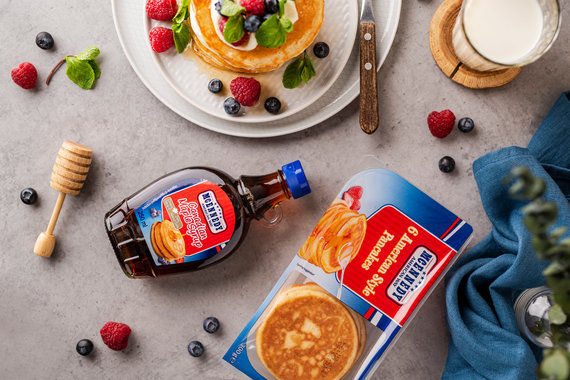 Couple photo / American pancakes with mascarpone