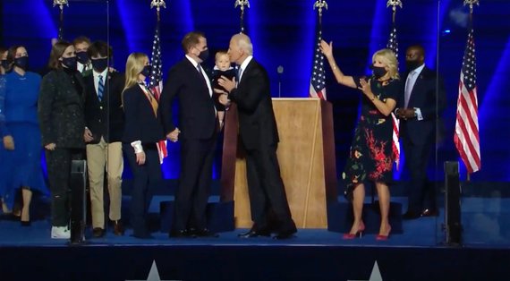 Photo by Vida Press / Joe Biden with his family, Hunter Biden 