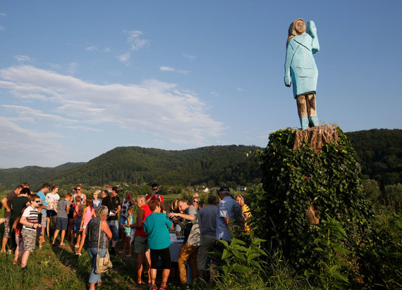 Reuters / Photo by Scanpix / Melania Trump sculpture attracts visitors in Slovenia