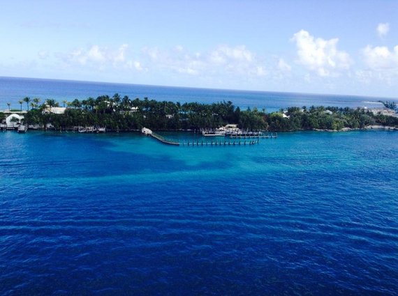 Photo from Wikimedia Commons / Stanley Caye Islands