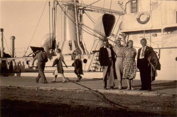 Gabrielė Petkevičaitė-Bitė Public Library of Panevėžys County, Aleksandra Šilgalyt Fundación Foundation F80-567 / Professor Aleksandra Šilgalytė (front, second from left) with friends at Šventoji port. 1939 