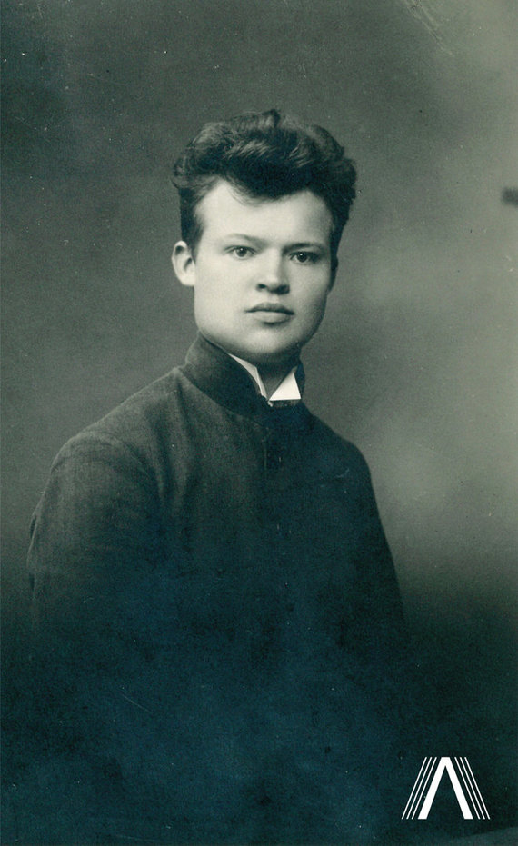 photo from archivesofculture.com/S.  Anglickis, who graduated from the Telšiai Masters Seminary in 1927.