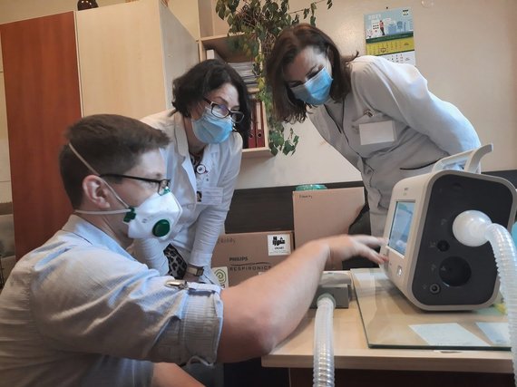 SBA Photo / Doctors work with the DPV system at the Kaunas Clinical Hospital