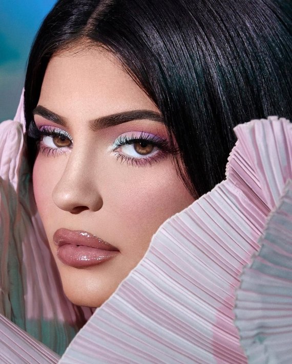 Vida Press / Kylie Jenner photo, KYLIE X BALMAIN makeup color palette