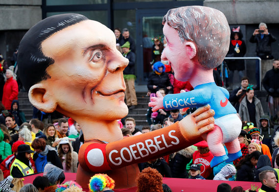 Reuters / Scanpix photo / Dolls representing Joseph Goebbels and Björn Höcke at the Düsseldorf Carnival