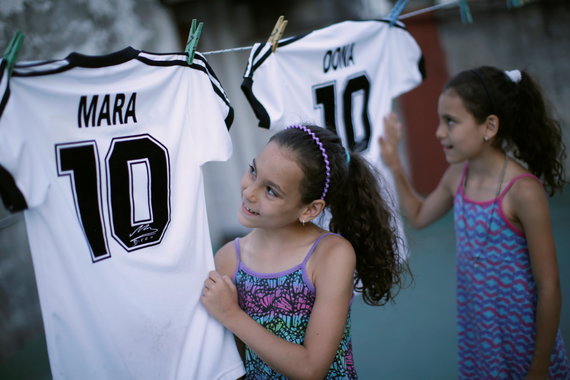 Reuters / Scanpix Photo / Walter Rotundo, dedicated to Diego Maradona's fans, named his twin daughters Mara and Dona in honor of the great footballer.