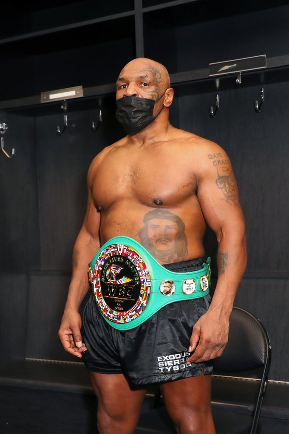 Photo by Scanpix / Mike Tyson and Roy Jones Jr. met at Staples Center in Los Angeles.