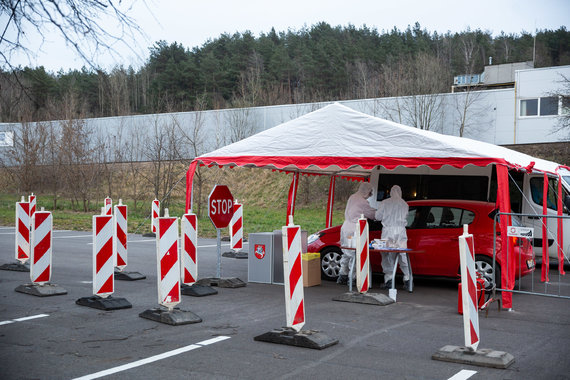 Photo by Sigismund Gedvila / 15 minute photo / Mobile coronavirus test point opens in Vilnius