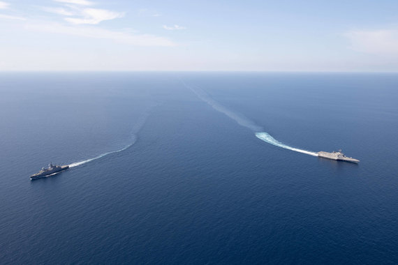 Photo by Scanpix / US and Singapore warships in the South China Sea