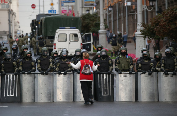 Photo by Scanpix / ITAR-TASS / Protester and officials in Minsk