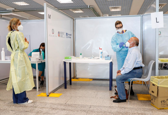 Reuters / Scanpix photo / Coronavirus test at Rome airport