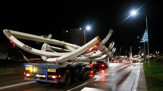 Photo by Audrius Reipa Pedestrian bridge structures are transported to Jonava 