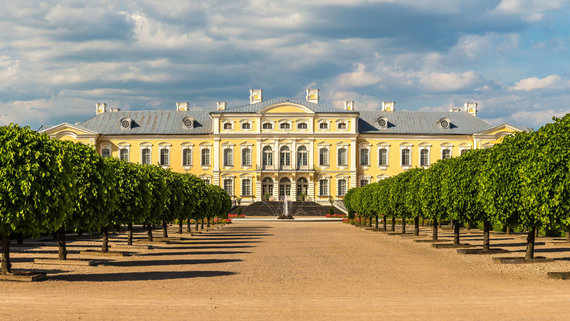 Photo from 123RF.com/Rundale Palace, Latvia