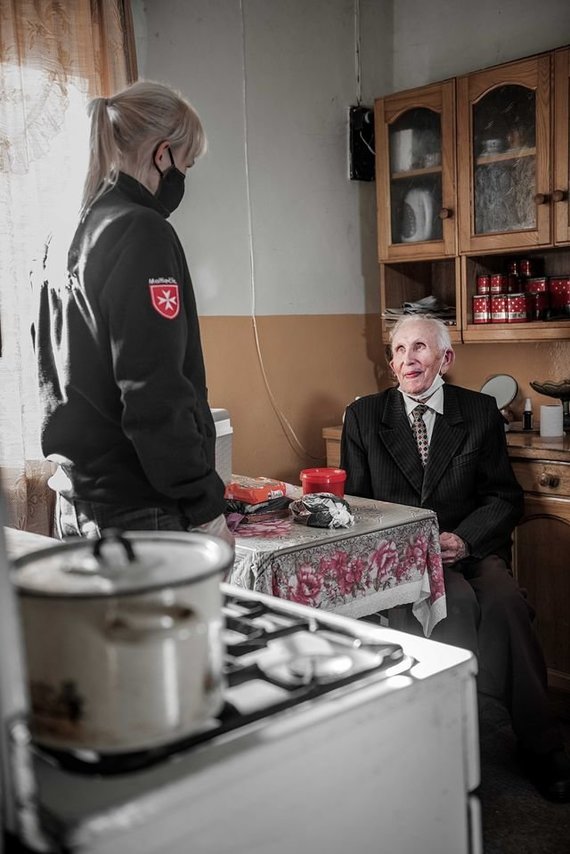 Photo by Egidijus Knispel / Maltese visiting lonely grandparents