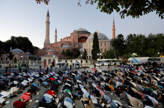 AFP / Scanpix photo / Greeks protest against Thessaloniki in Thessaloniki Translation of the Cathedral of Wisdom in the mosque