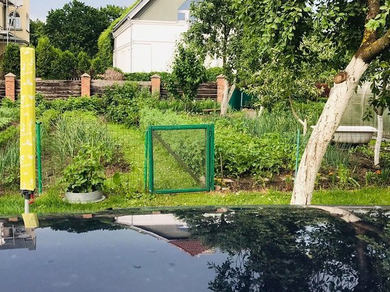 Photo by Aro Leonavičius / Living in a beautiful old town would be great, if not a problem: your neighbor turned the easement into a garden.