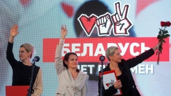 AFP / Photo by Scanpix / Veronika Cepkalo, candidate Svetlana Tichanovskaja and Marija Kolesnikova, campaign director of V. Babaryka