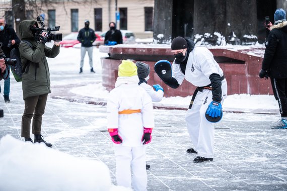 Arno Strumila / 15min photo / The athletes did a joint training session in Vincas Kudirka square