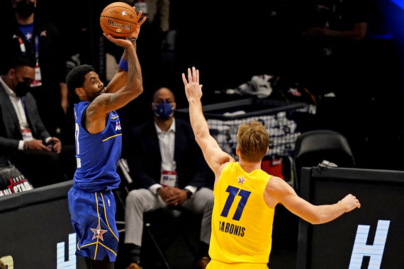 Photo by Scanpix / Domantas Sabonis defends against Kyrie Irving