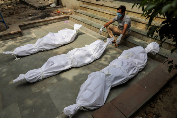 ZUMAPRESS / Photo by Scanpix / People who die of coronavirus are cremated in India
