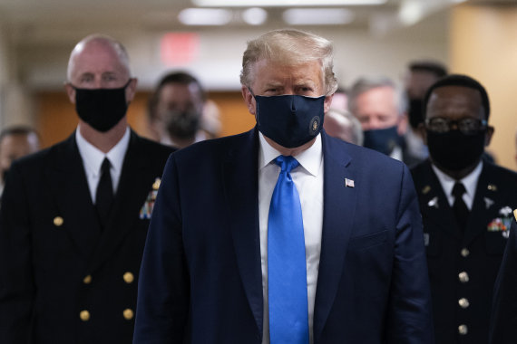 Scanpix / SIPA photo / Donald Tras finally put on his mask