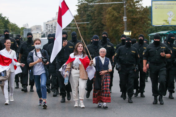 Scanpix / ITAR-TASS photo / Nina Bahinskaya (right) during the women's march in Minsk