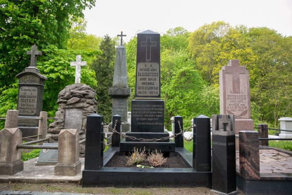 Žygimantas Gedvila / 15min photo / Jonas Basanavičius grave