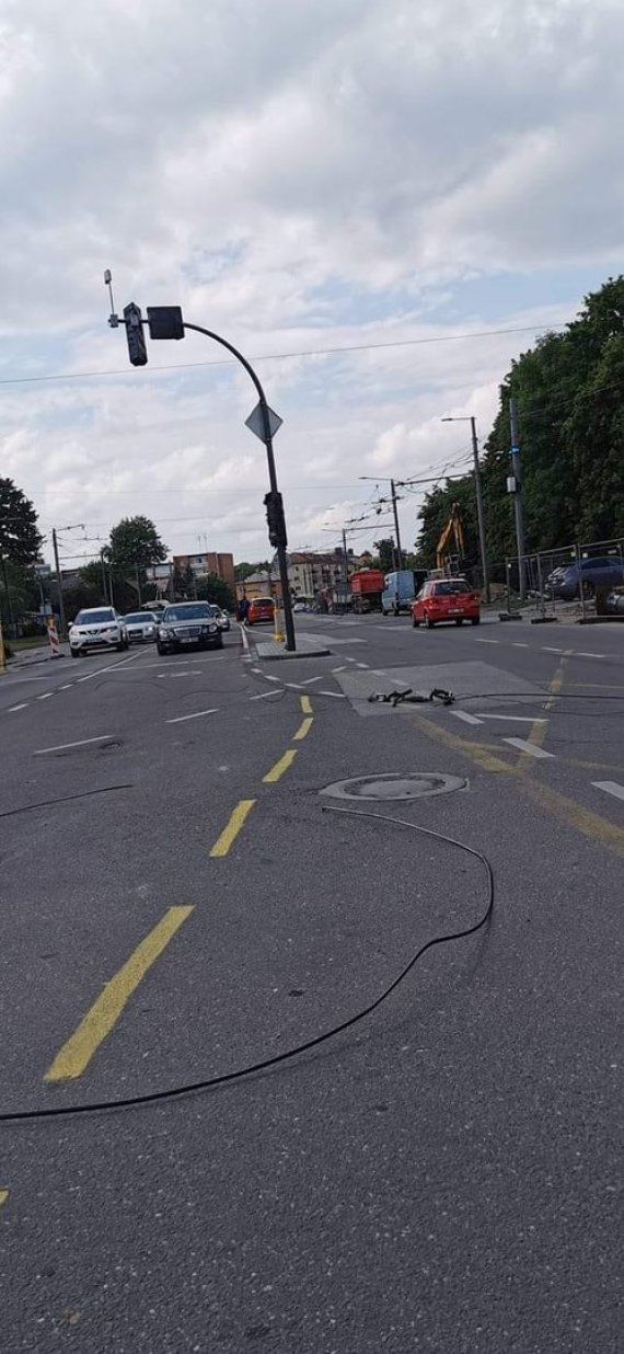 Where the police stop in Kaunas Group photo / Traffic is closed at one of the intersections in Kaunas