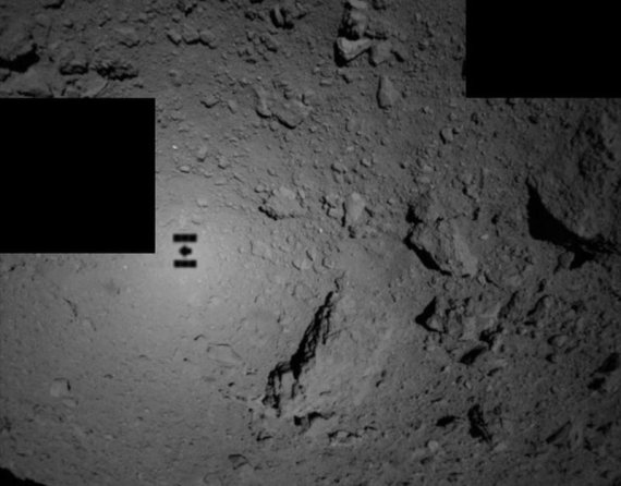   JAXA Photo / A photograph of the Hayabusa 2 spacecraft taken from the asteroid Ruja's surface 