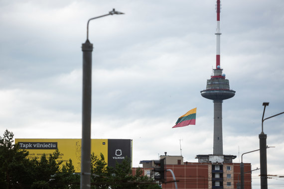 Sigismund Gedvila / 15min photo / Vilnius television tower decorated with Lithuanian tricolor