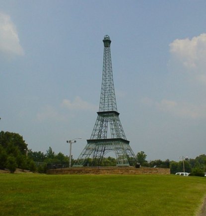 Wikimedia Commons nuotr./Eifelio bokštas Paryžiuje Tenesio valstijoje